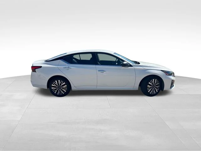 Used 2025 White Nissan 2.5 SV image 11