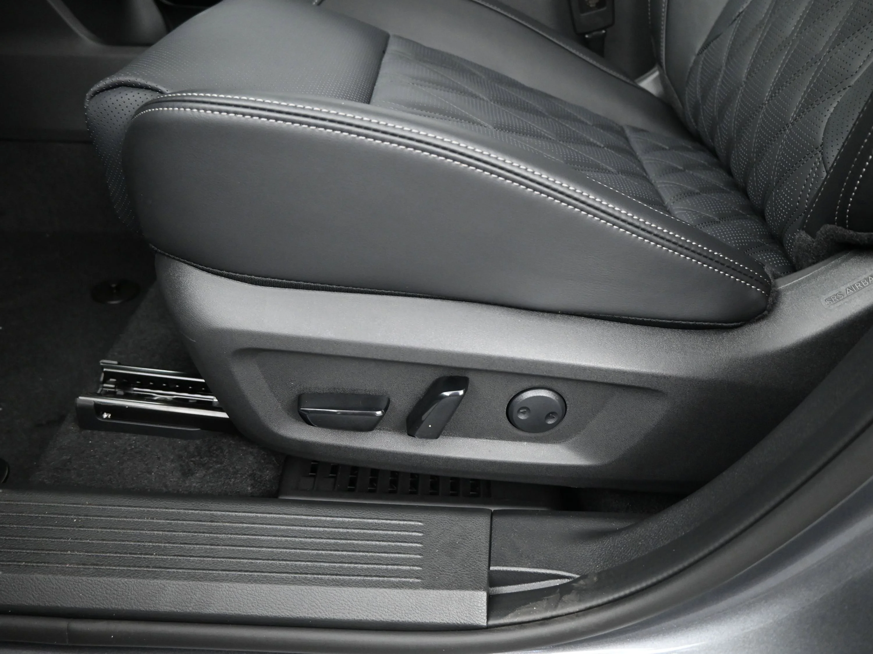 New 2026 Gun Metallic Nissan Platinum image 10
