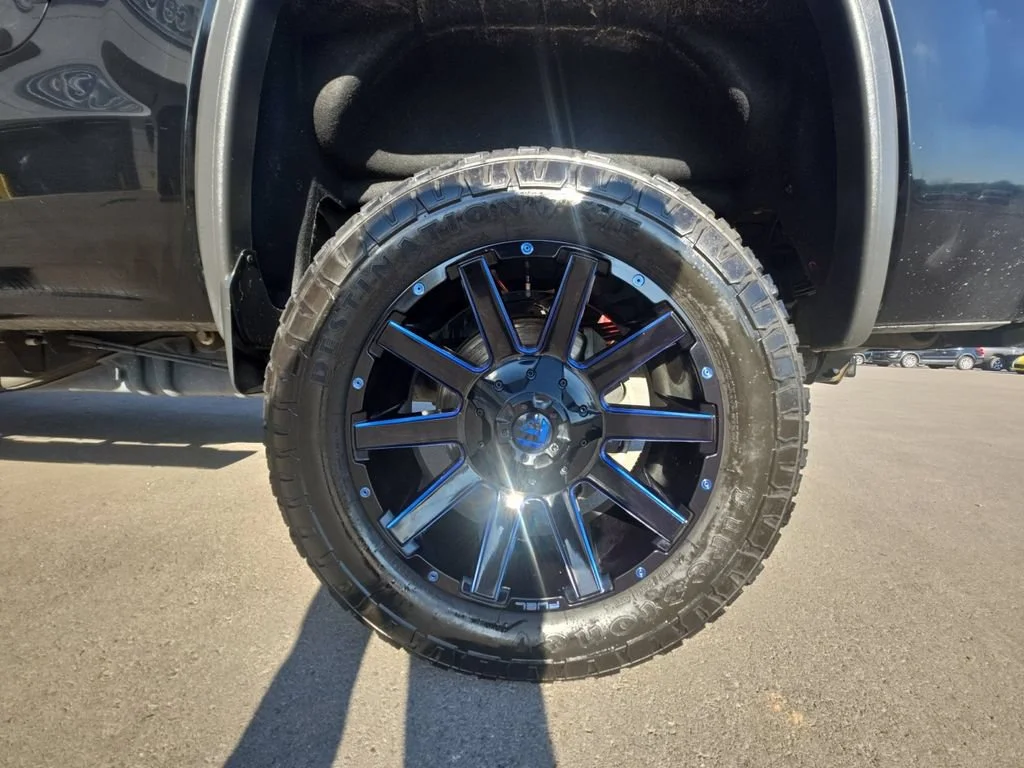 Used 2018 ONYX BLACK GMC Denali image 26