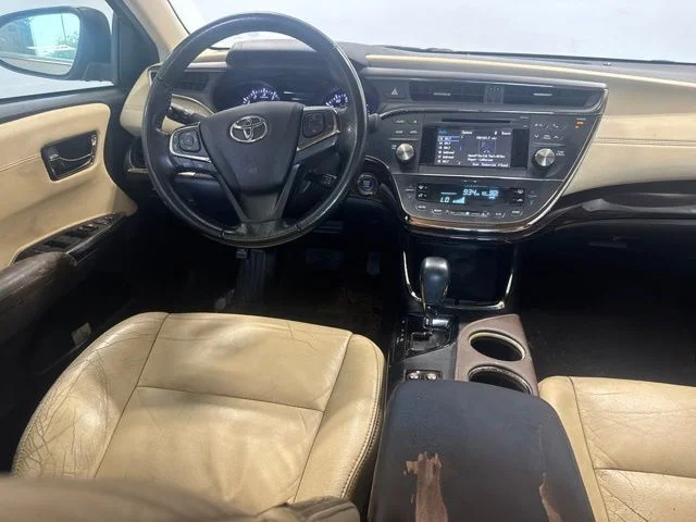 Used 2015 Silver Toyota XLE image 19