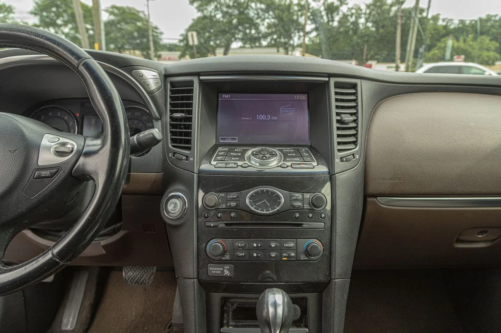 Used 2012 Black INFINITI Base image 13