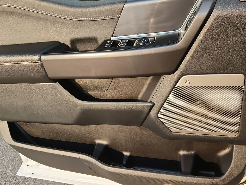 Used 2025 White Ford Lariat image 9