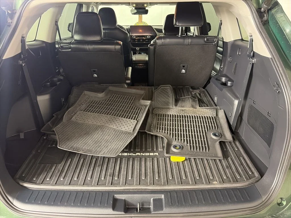 Used 2023  Toyota XLE image 22