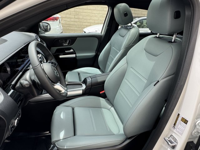 New 2026 Polar White Mercedes-Benz GLA 250 image 2