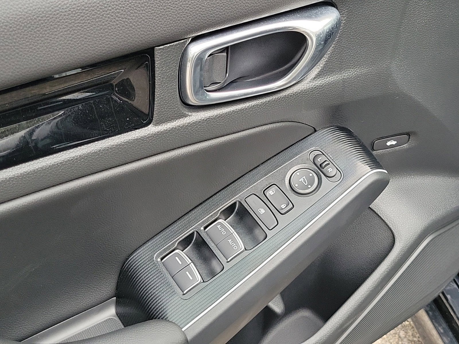 2025 Honda Civic Sport Touring - Photo 16