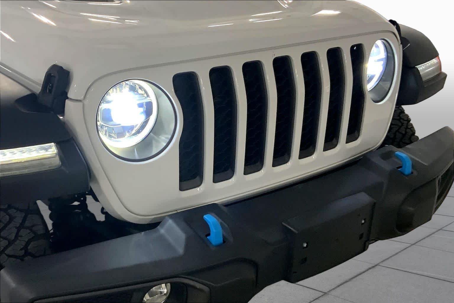 Used 2022 Bright White Clearcoat Jeep Unlimited Rubicon image 29
