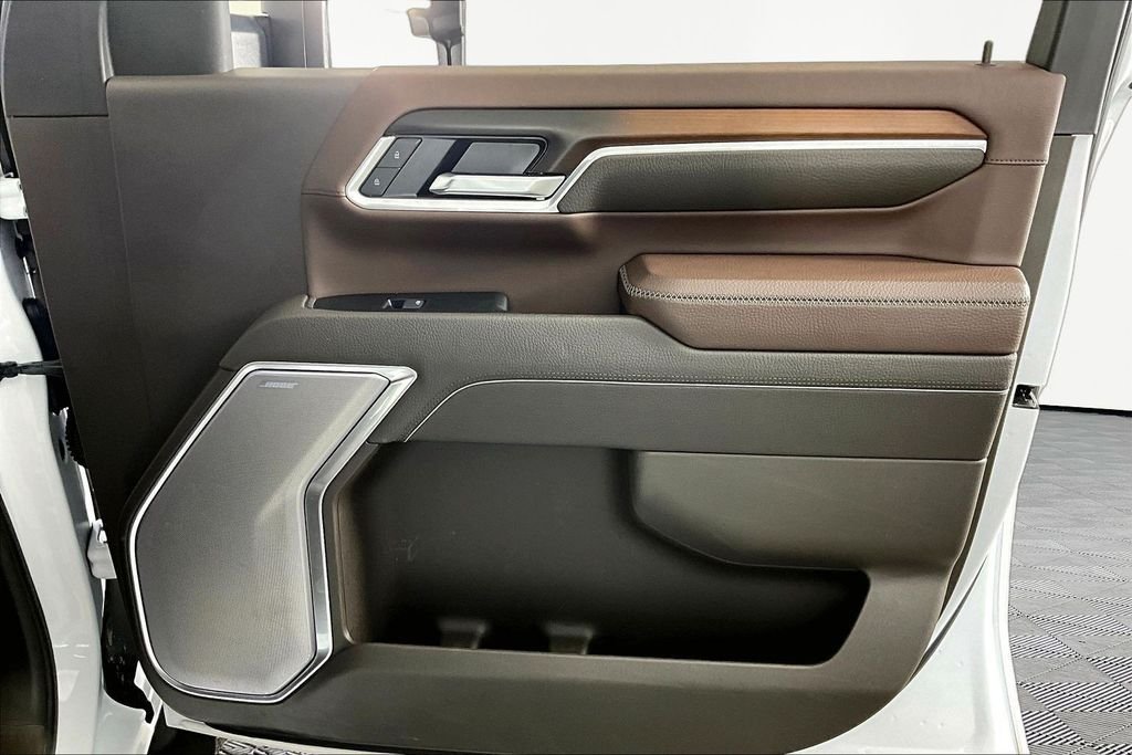 Used 2025 White GMC Denali image 28
