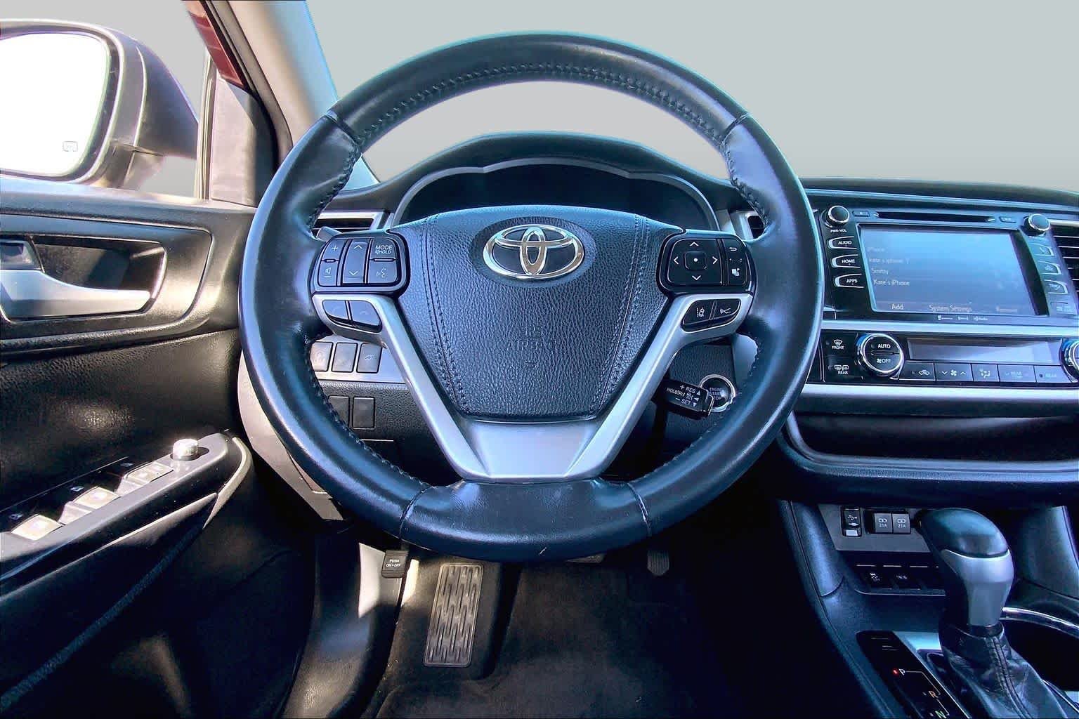 Used 2019 Ooh La La Rouge Mica Toyota XLE image 6