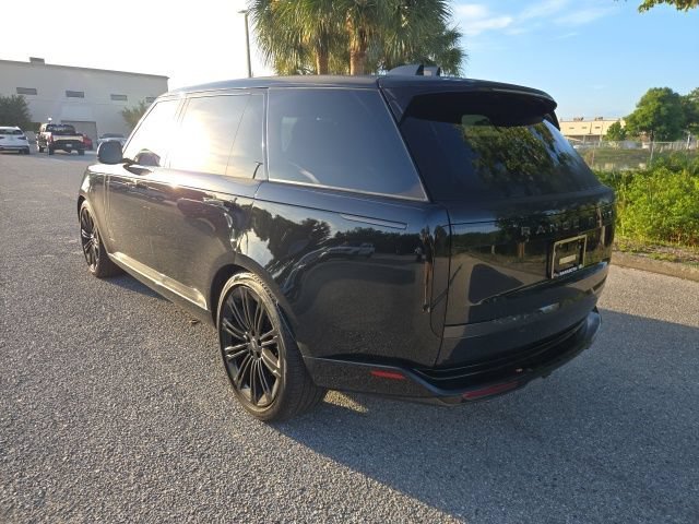 Used 2024 Black Land Rover SE image 3