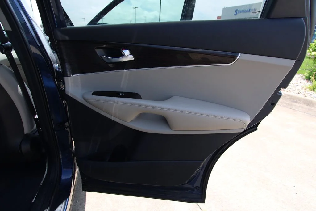Used 2019 Blue Kia LX image 40
