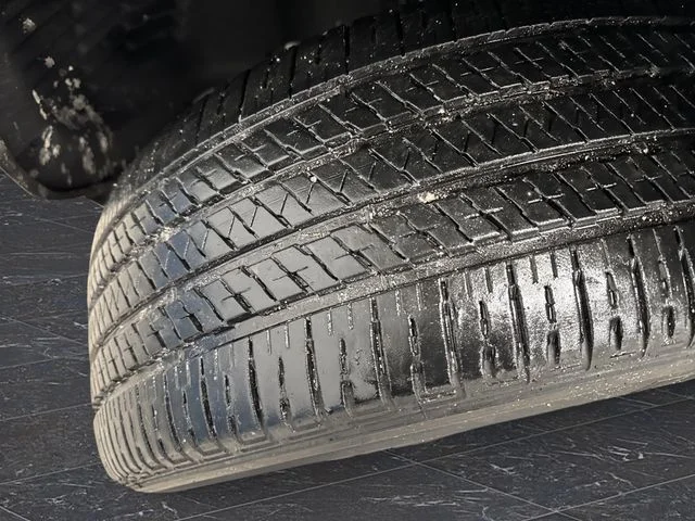 Used 2023 Velvet Jeep Altitude X image 34