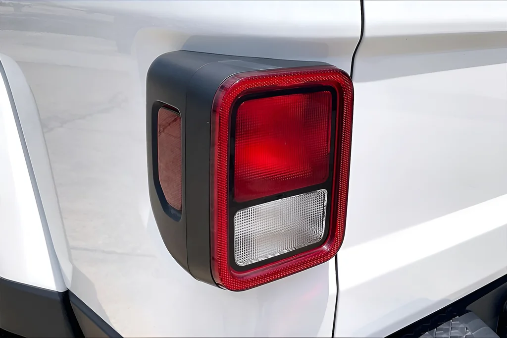 Used 2023 White Jeep Texas Trail image 20
