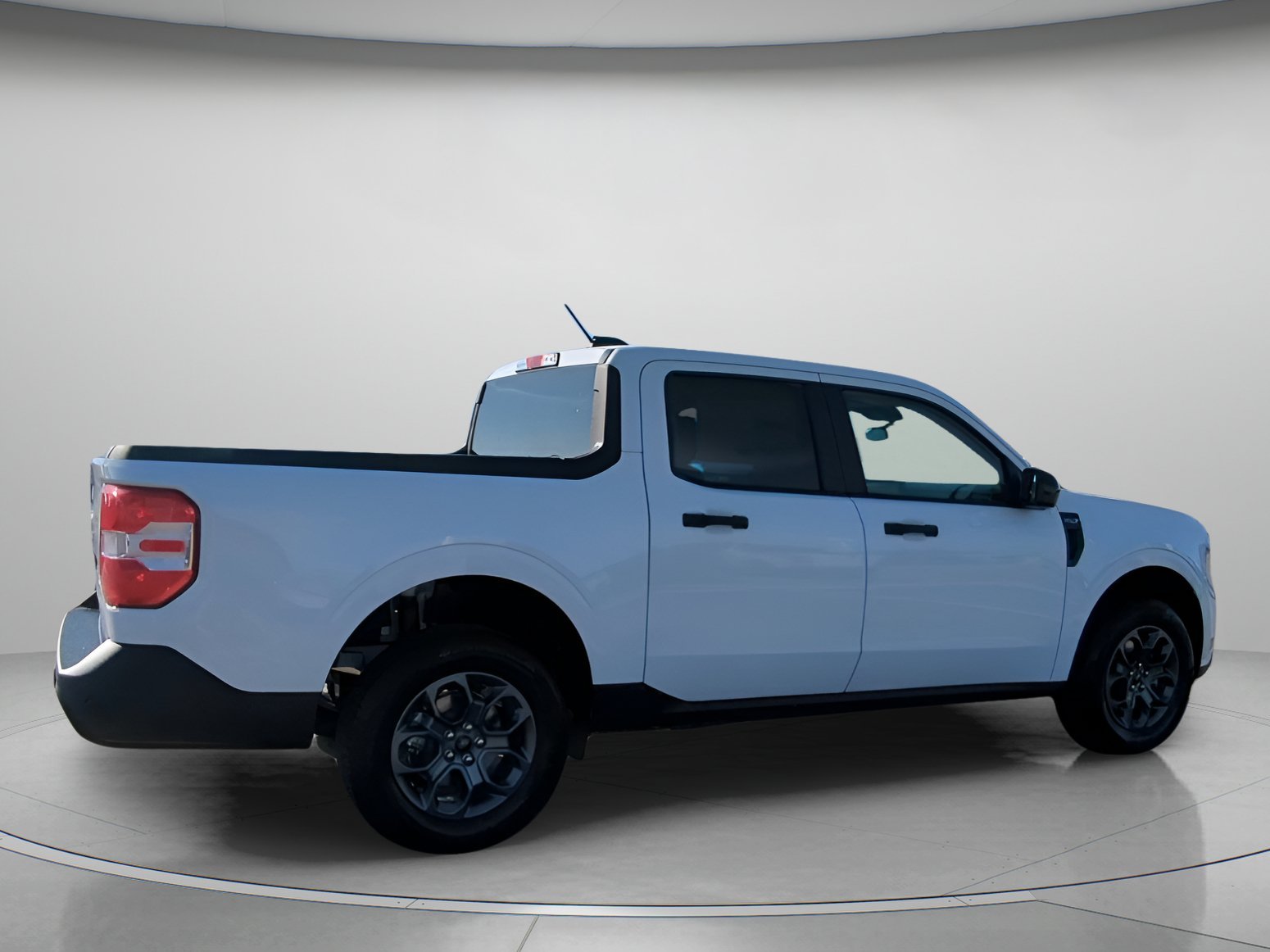 New 2026 Oxford White Ford XLT image 26