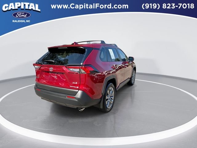 Used 2025  Toyota XLE Premium image 8