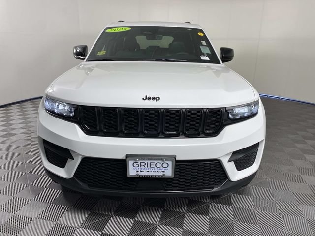 Used 2025 White Jeep Altitude X image 3