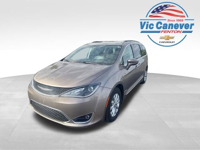 2017 Chrysler Pacifica Touring-L's photo
