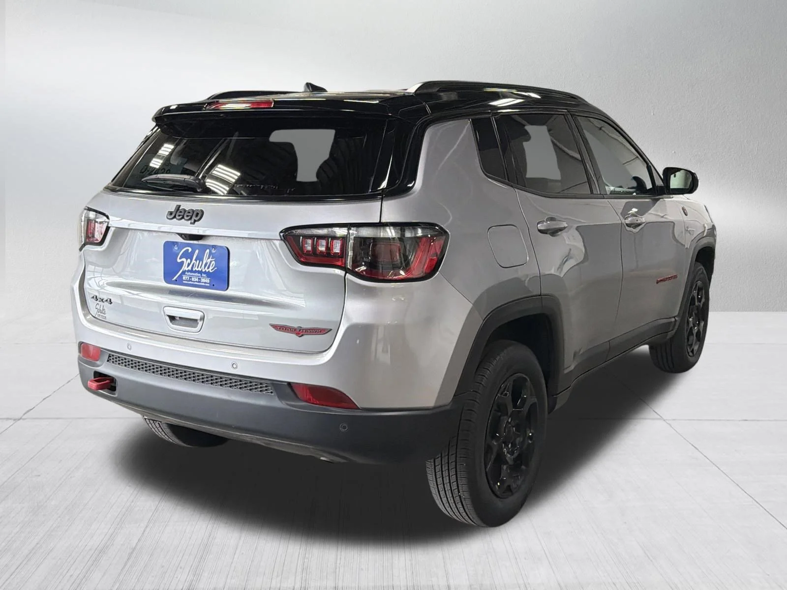 Used 2023 Billet Silver Metallic Clearcoat Jeep Trailhawk image 7