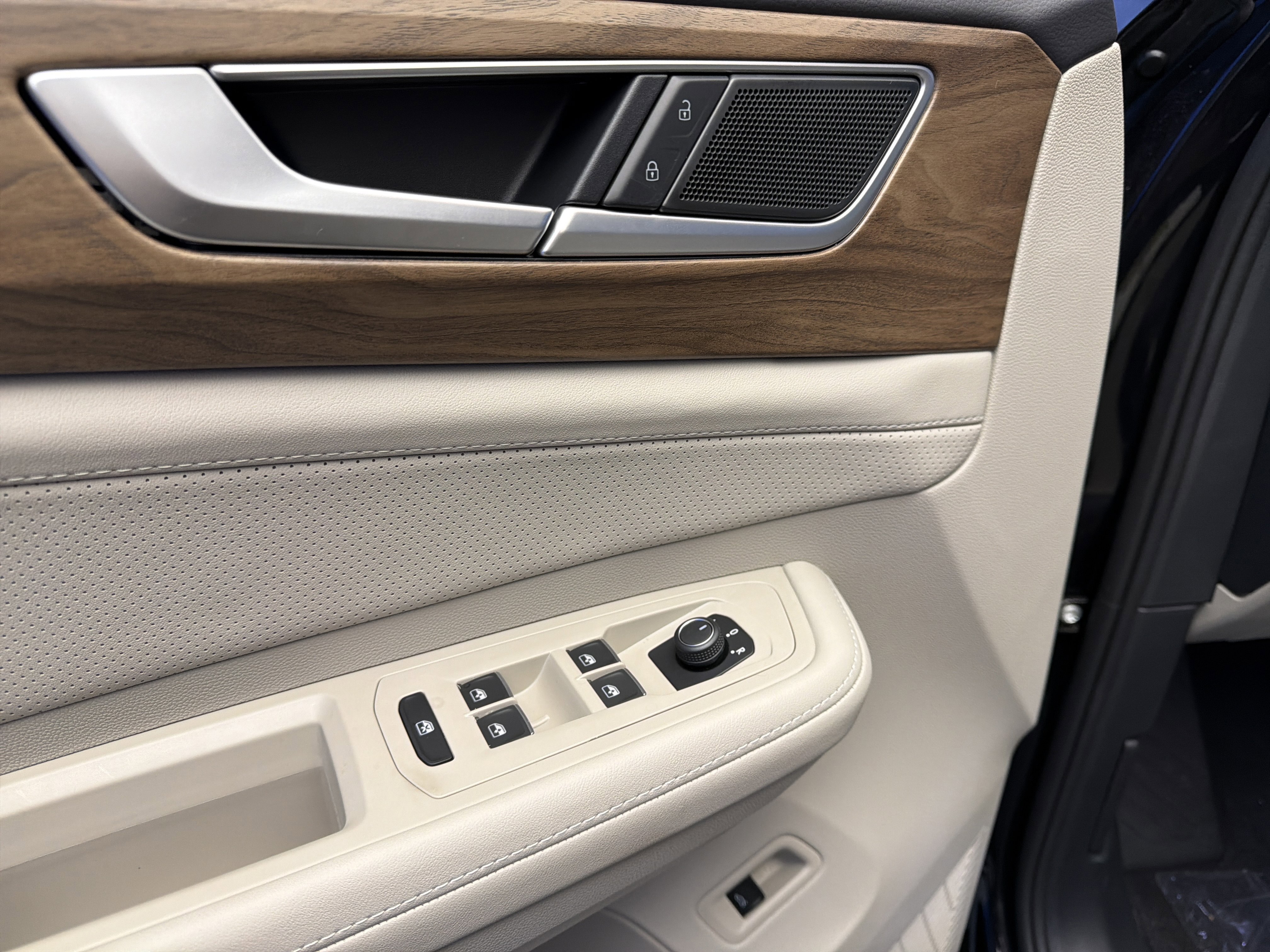 2026 Volkswagen Atlas SE w/Tech - Photo 11