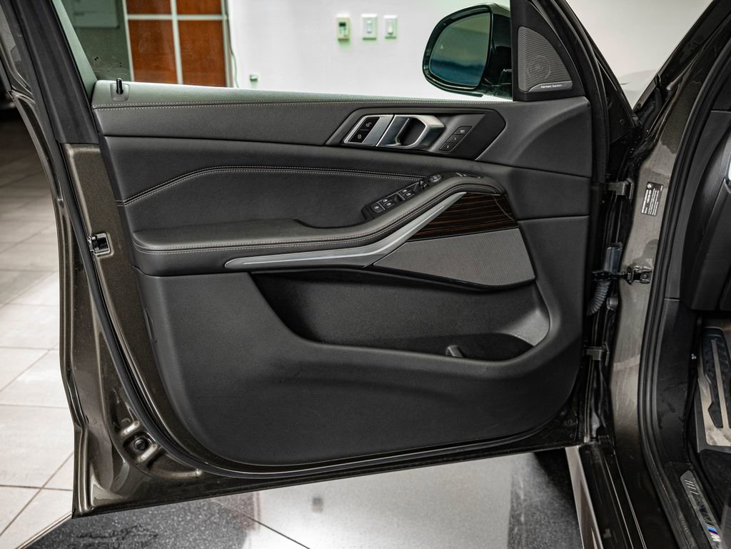 Used 2023 Manhattan Green Metallic BMW xDrive40i image 17