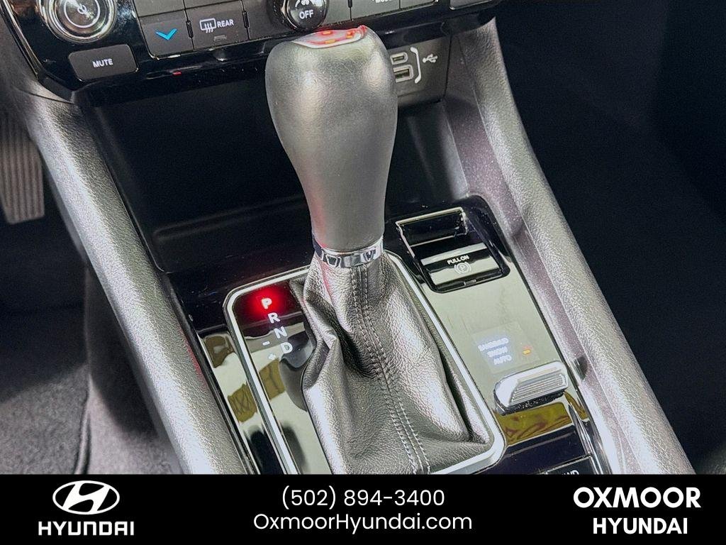 Used 2023 Diamond Black Crystal Pearlcoat Jeep Latitude Lux image 16