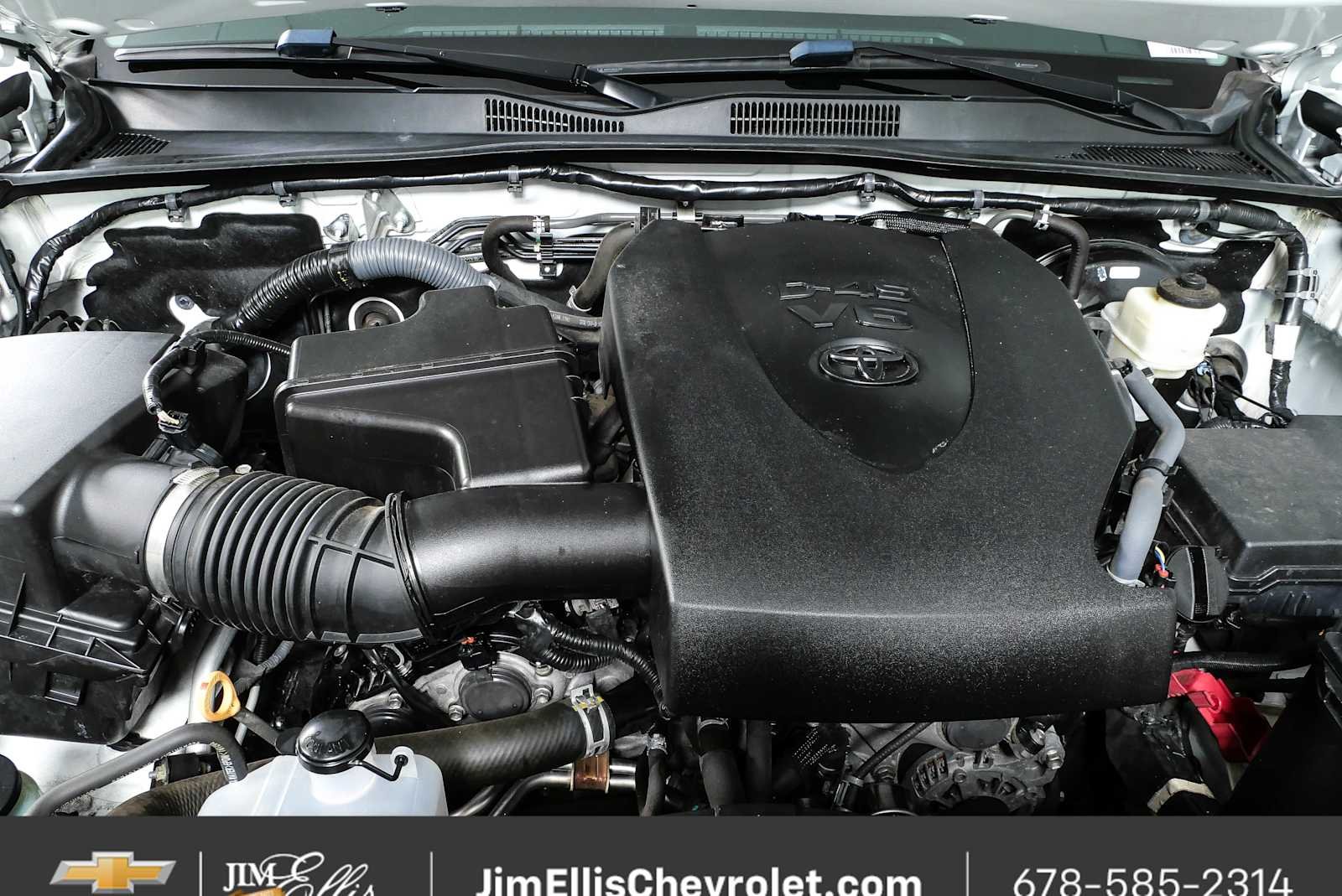 Used 2017 White Toyota SR5 V6 image 30