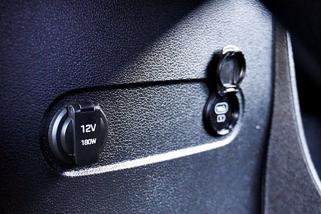 Used 2025 Silver Hyundai SEL image 31