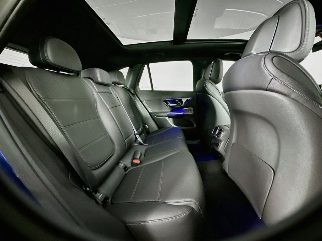 Used 2026 Blue Mercedes-Benz GLC 300 image 28