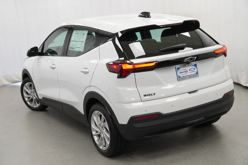 New 2027 Summit White Chevrolet LT image 35