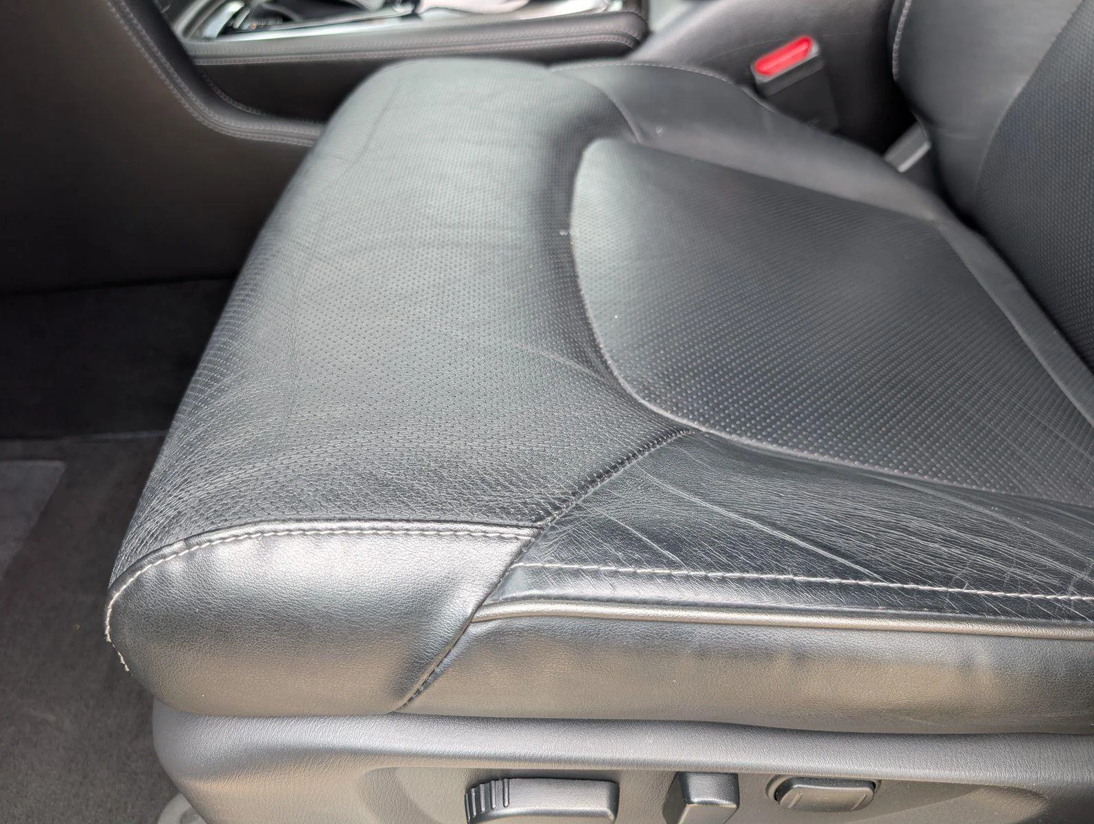 Used 2024 Anthracite Gray INFINITI LUXE image 17