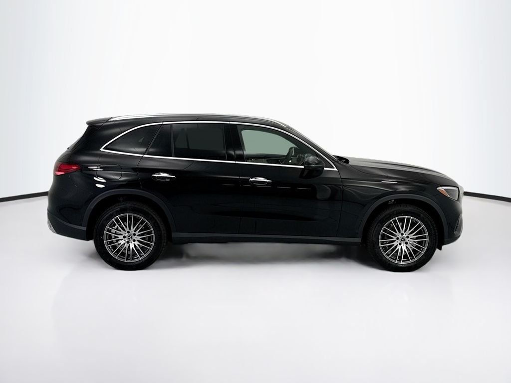 New 2026 Black Mercedes-Benz GLC 300 image 4