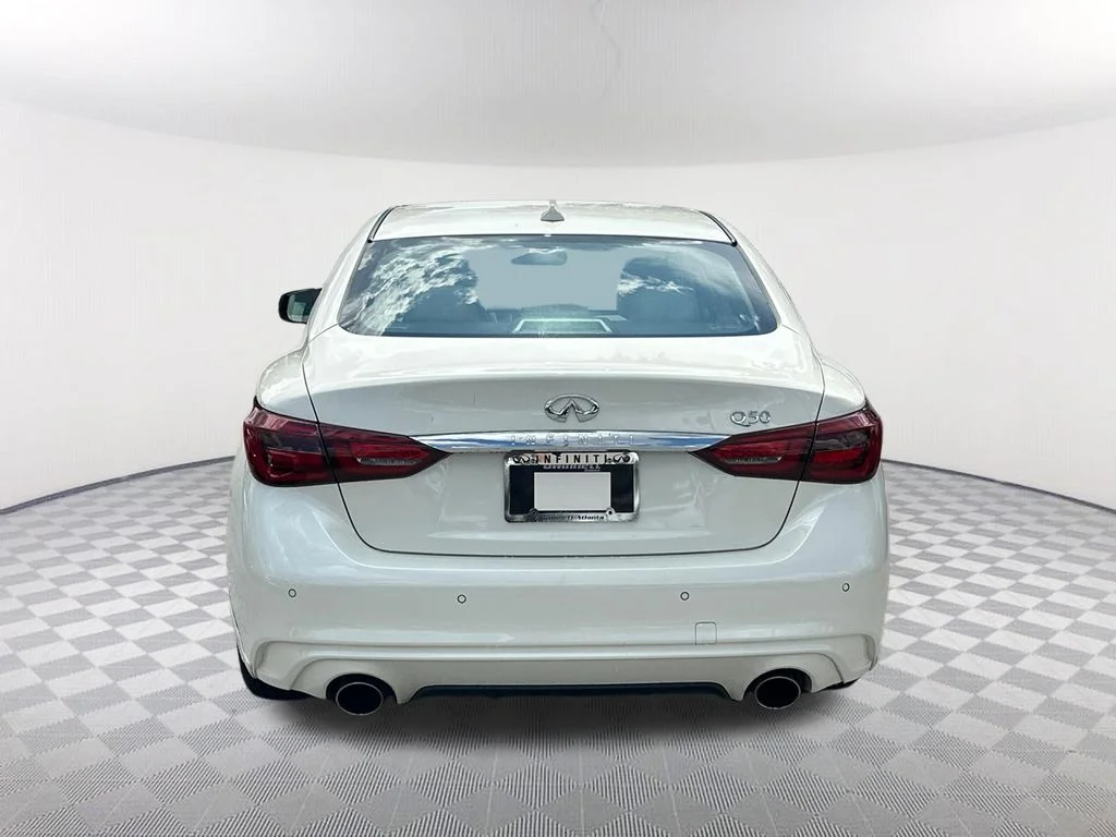 Used 2023 White INFINITI LUXE image 6