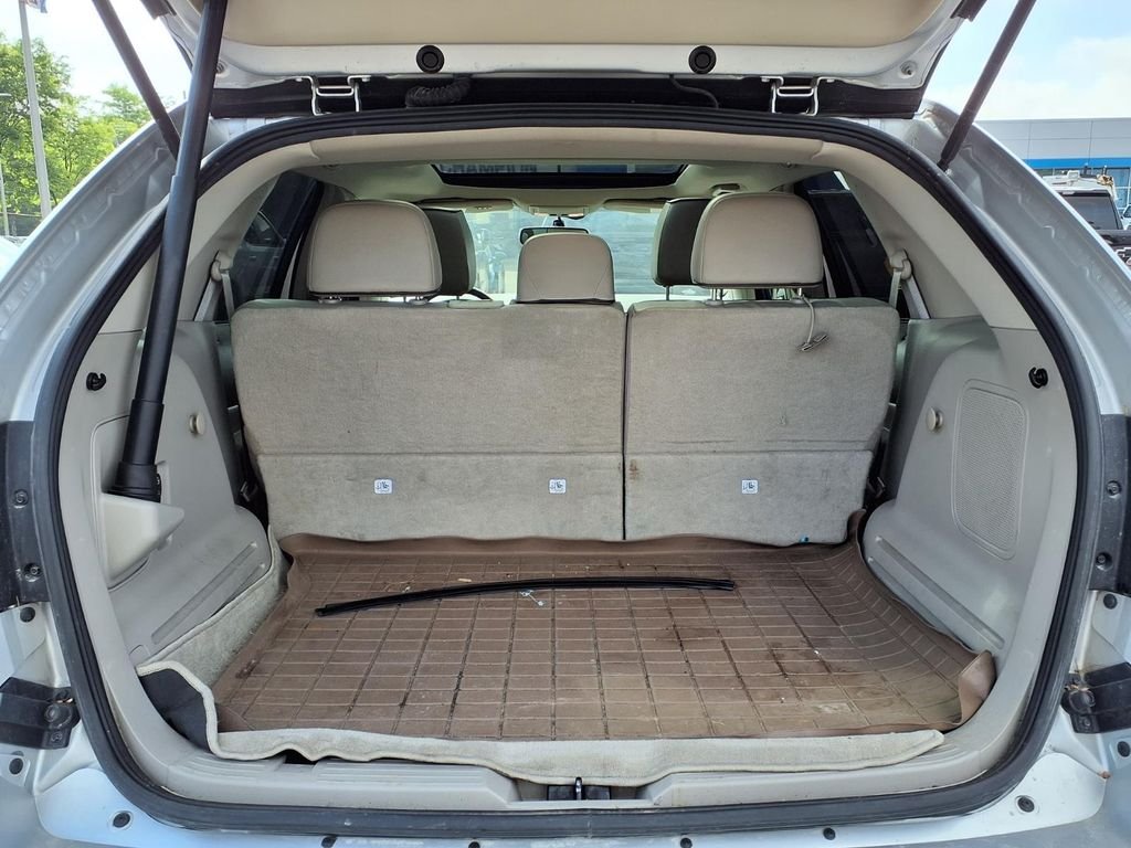 Used 2013 Silver Lincoln Base image 8