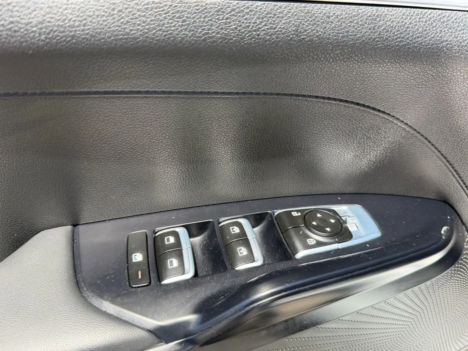 Used 2022 Glacial White Pearl Kia GT-Line image 23