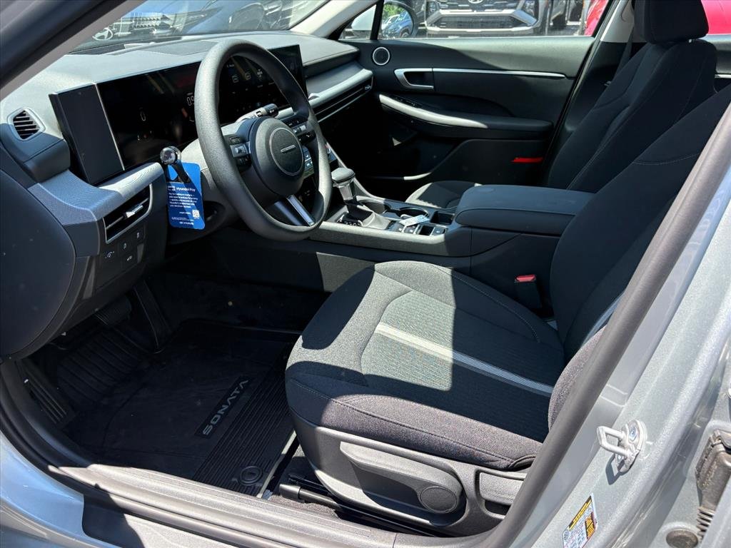 New 2026 Aero Silver Metallic Hyundai SE image 11