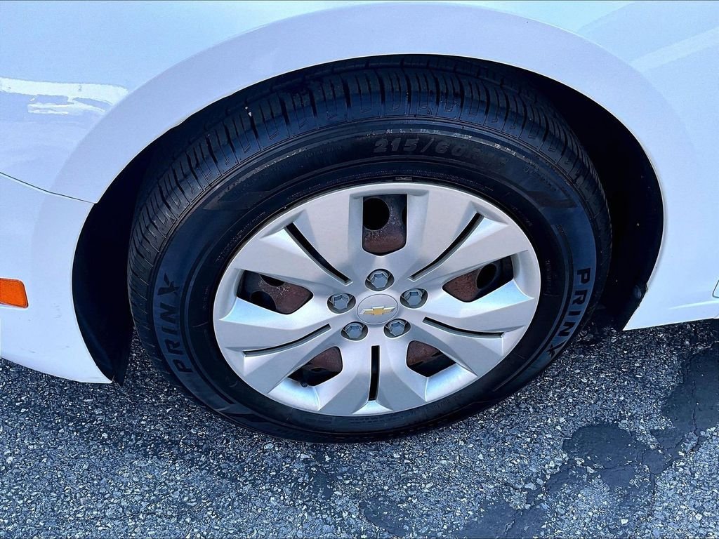 Used 2016 White Chevrolet LS image 7