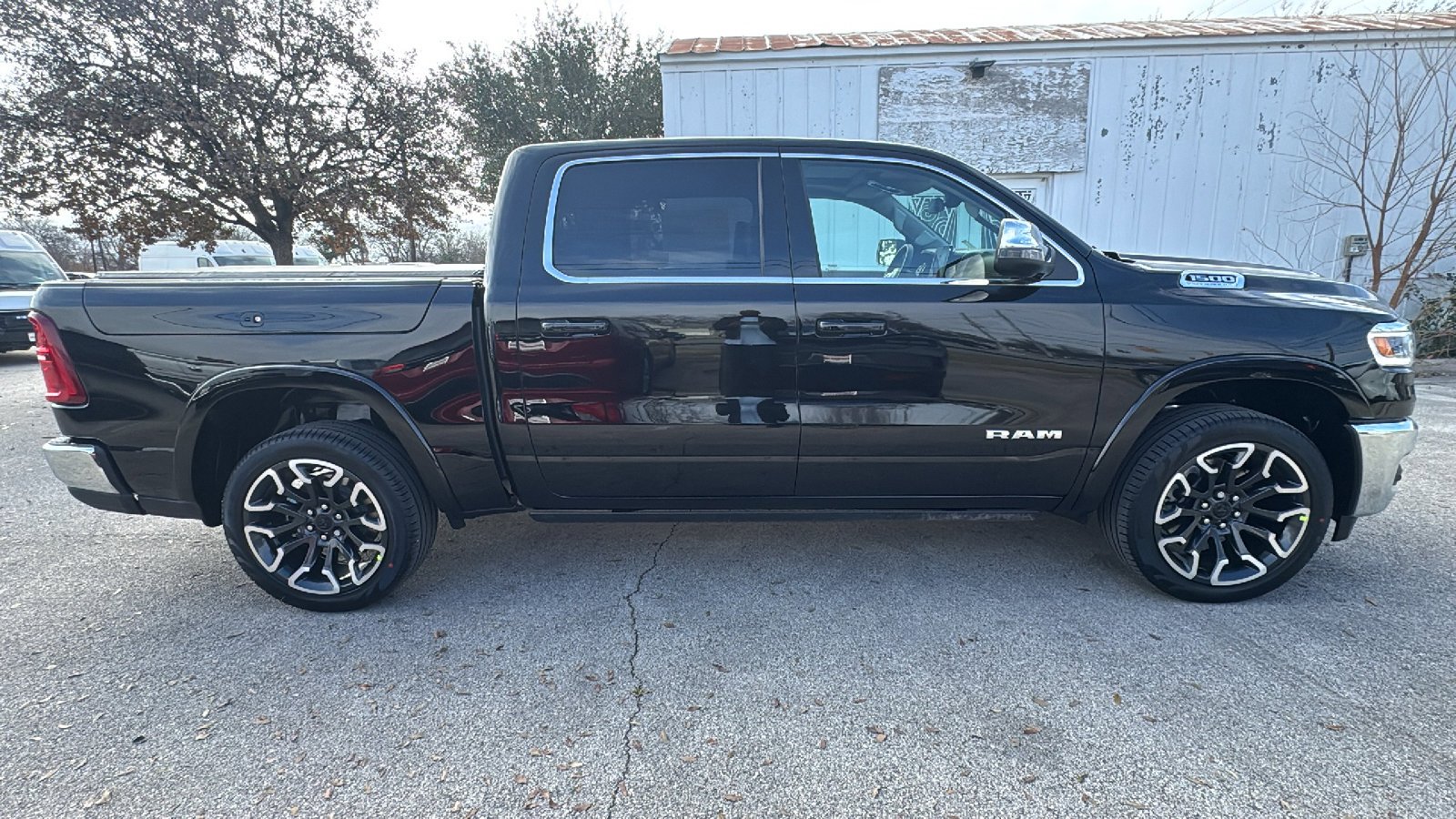 New 2026 Diamond Black Crystal Pearl-Coat Exterior Paint RAM Longhorn image 4