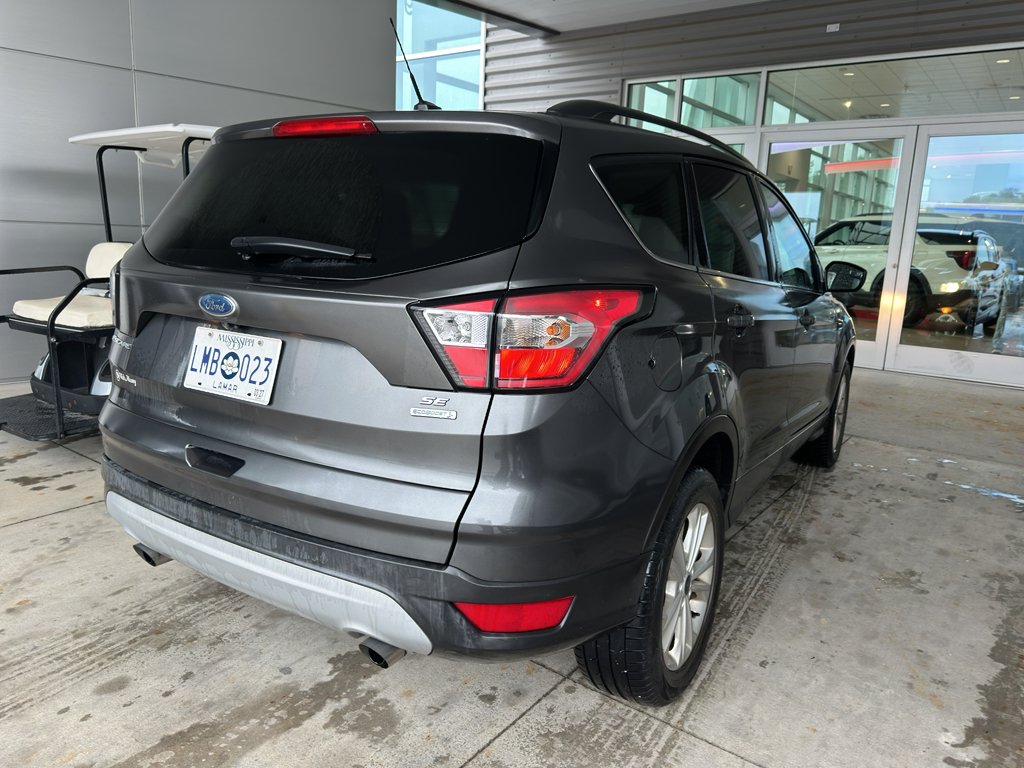 Used 2018 MAGNETIC METALLIC Ford SE image 3