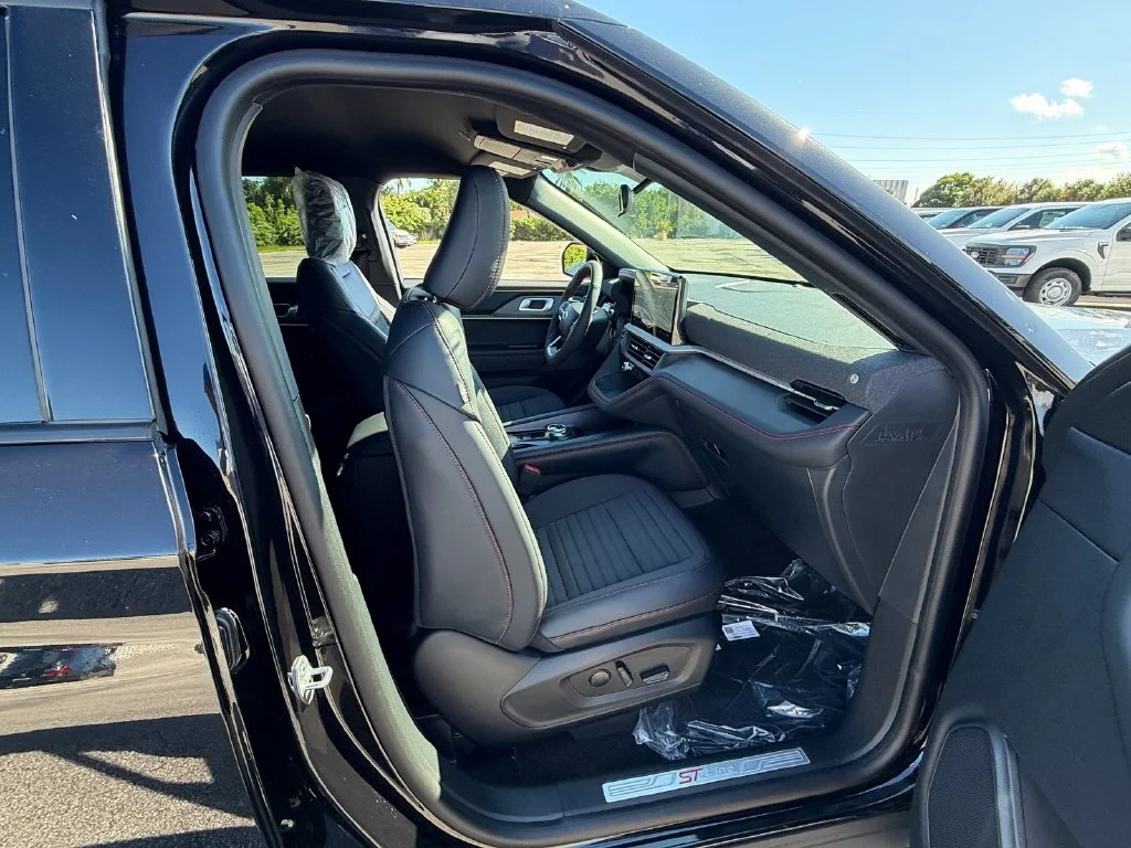 New 2027 Black Ford Active image 14