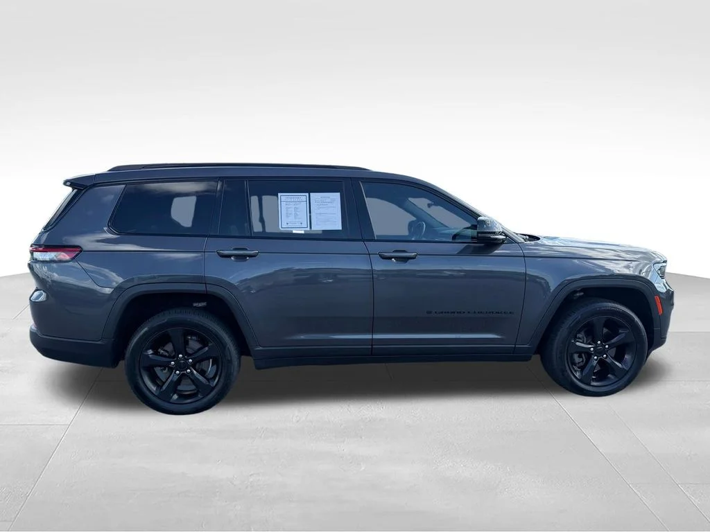 Used 2022 Gray Jeep Altitude image 28