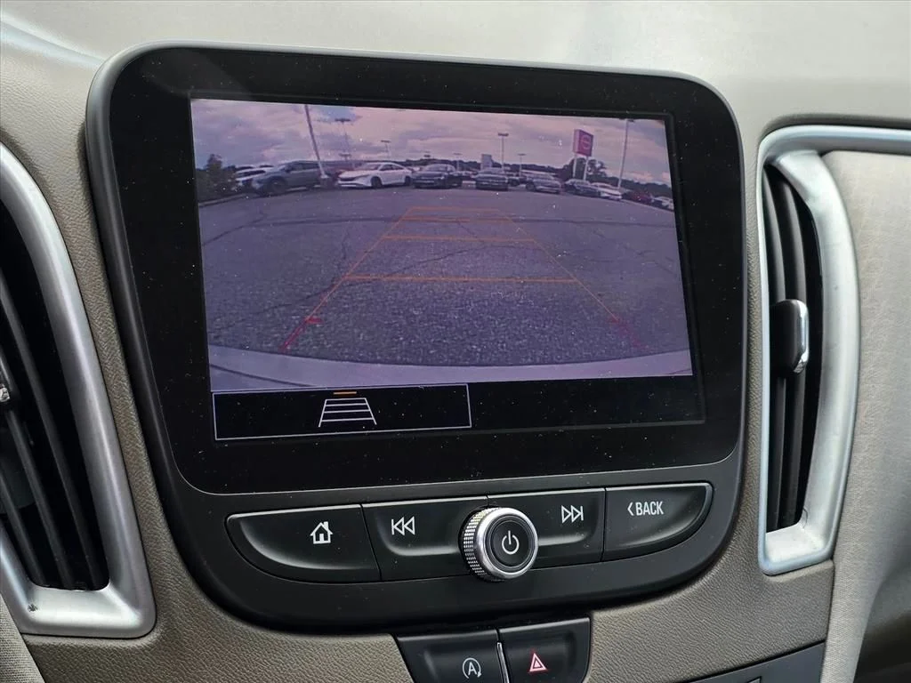 Used 2022 Gray Chevrolet LT image 5