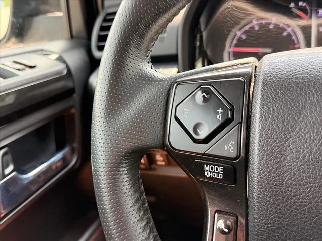 Used 2021 Blue Toyota Venture image 21