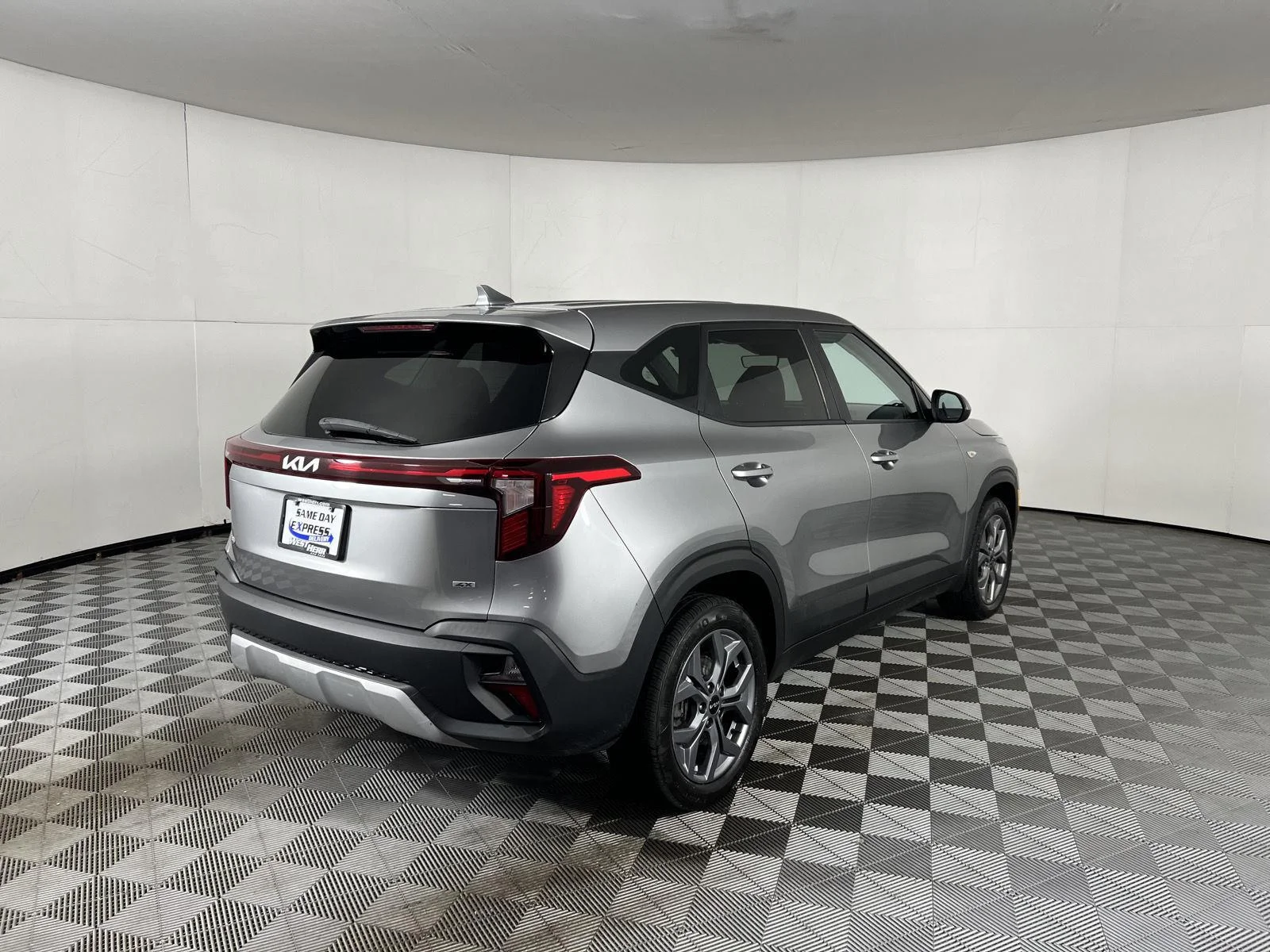 Used 2024 Steel Gray Kia LX image 7