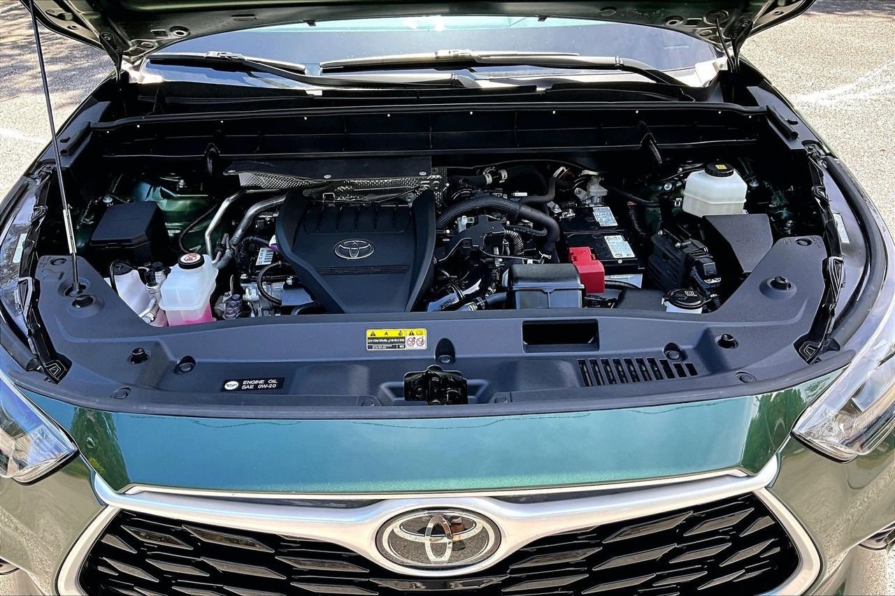 Used 2023  Toyota XLE image 31