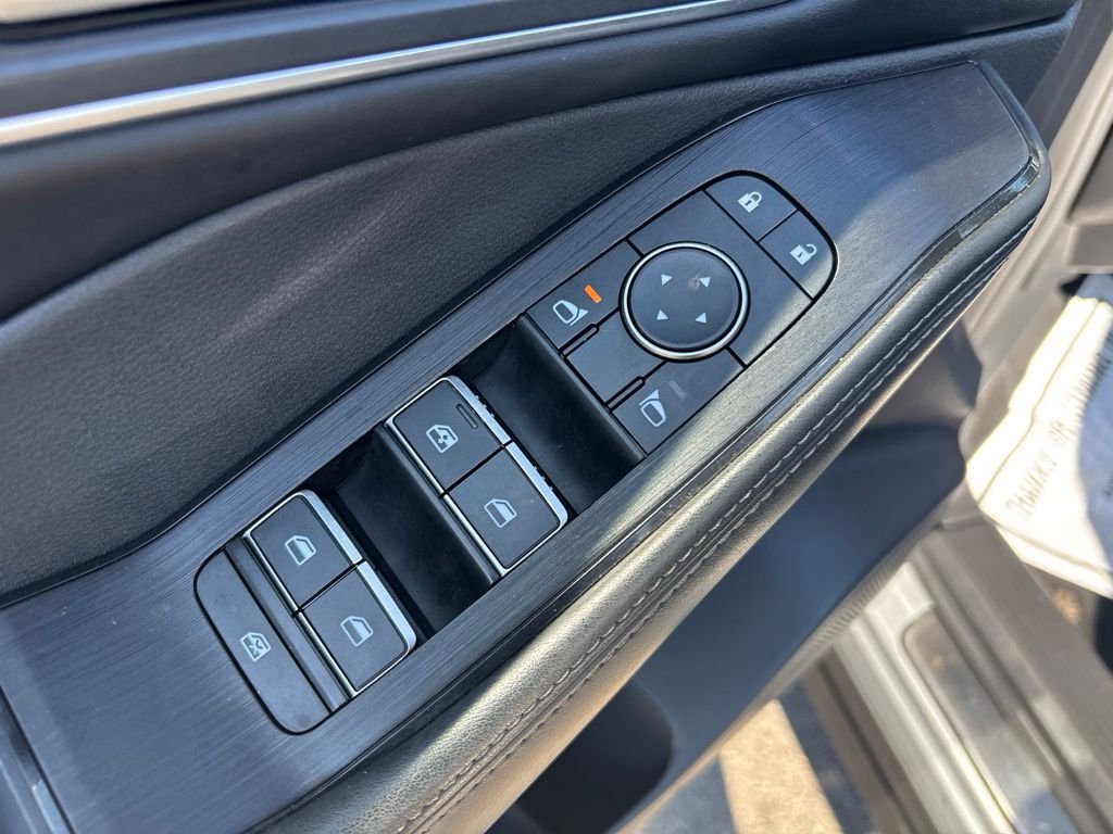 Used 2023 Silver Nissan Platinum image 18