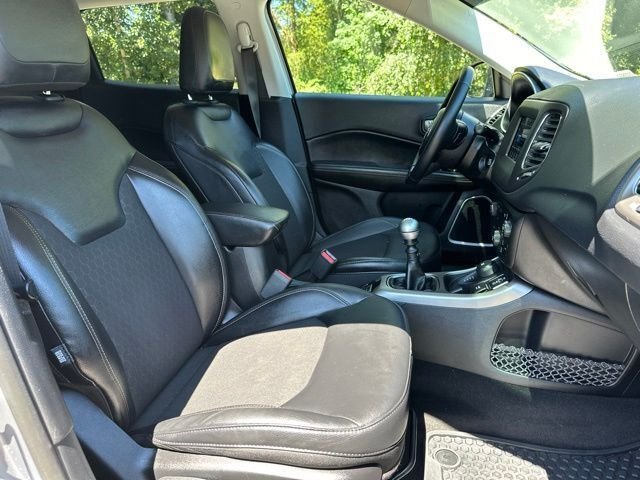 Used 2018 Billet Silver Metallic Clearcoat Jeep Latitude image 23