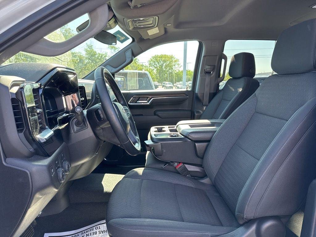 Used 2024 Summit White Chevrolet LT image 7