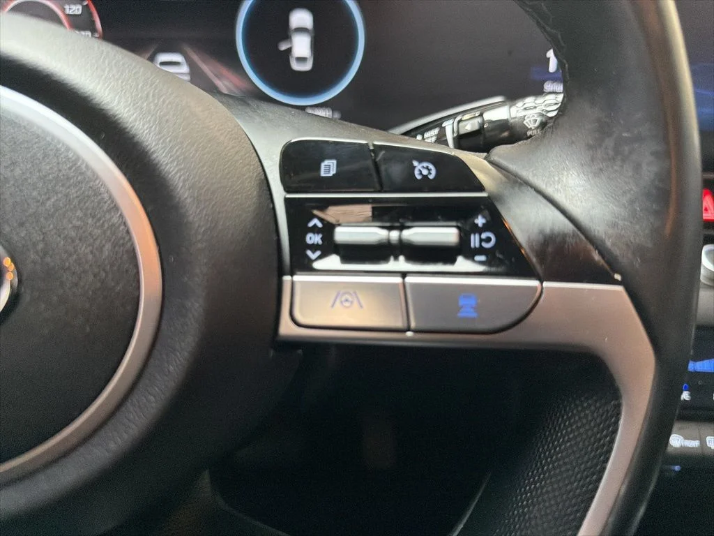 Used 2023 Fluid Metal Hyundai SEL image 18