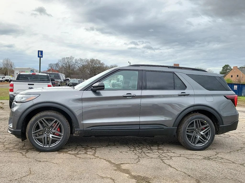 New 2026 Carbonized Gray Metallic Ford ST-Line image 3