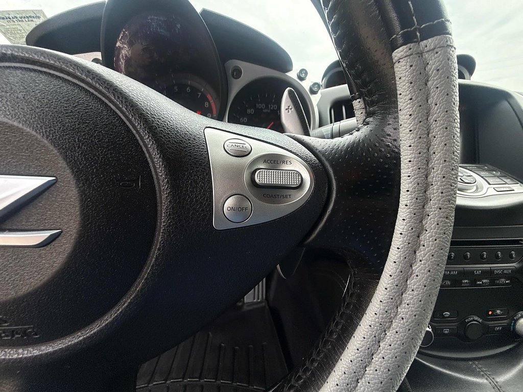 Used 2010 Pearl White Nissan Touring image 22