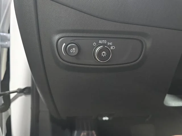 Used 2024 Summit White Chevrolet LT image 27